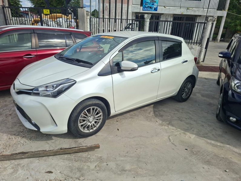
								2015 Toyota Vitz full									