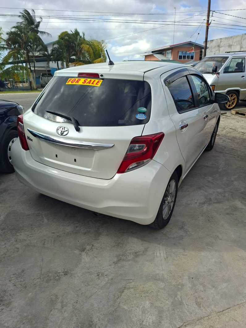 
								2015 Toyota Vitz full									