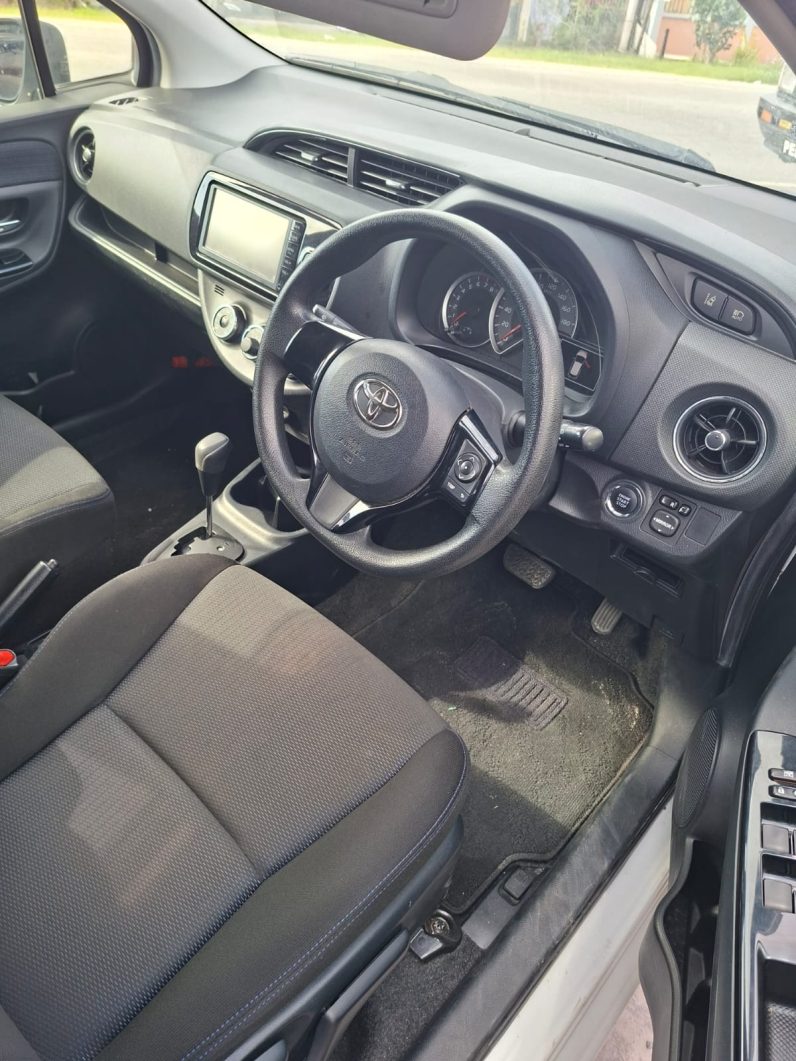
								TOYOTA COROLLA RUMION 2015 full									