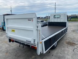 2004 MITSUBISHI TRUCK