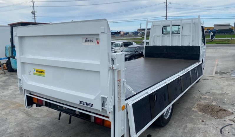 
								2004 MITSUBISHI TRUCK full									