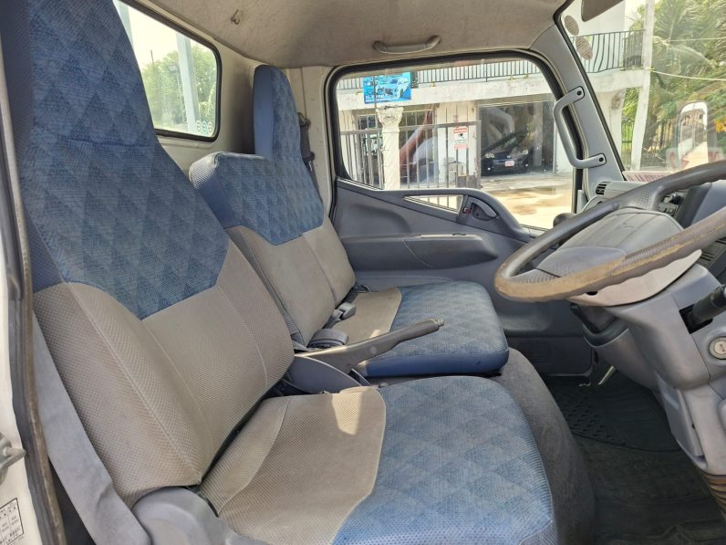 
								2004 MITSUBISHI TRUCK full									