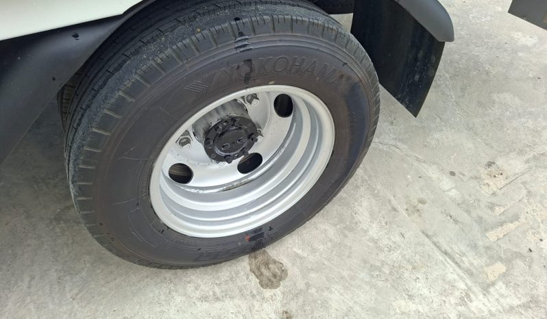 
								2004 MITSUBISHI TRUCK full									
