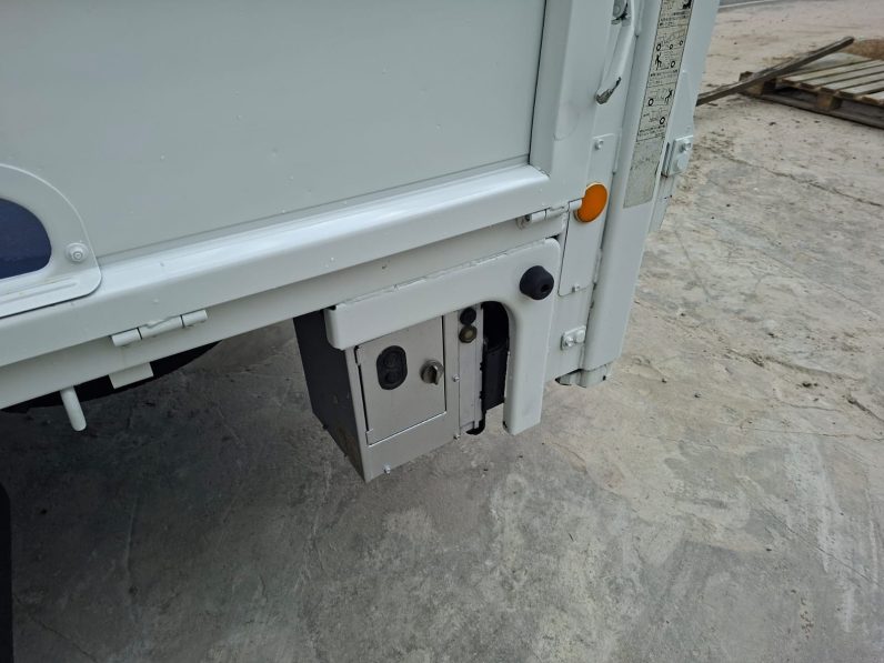 
								2004 MITSUBISHI TRUCK full									