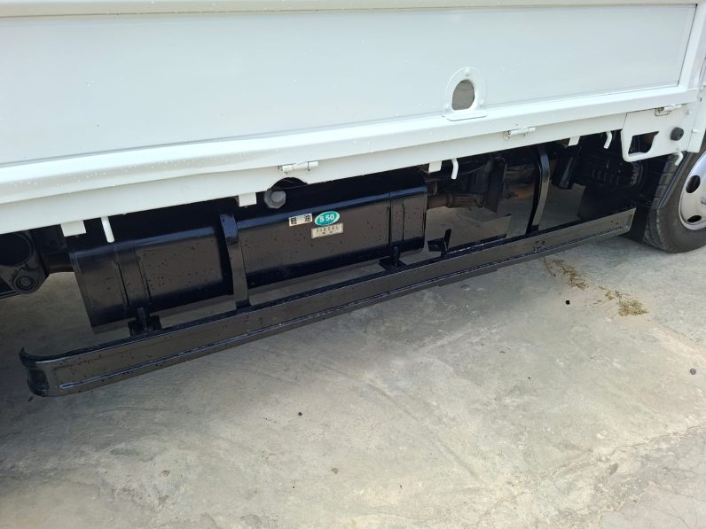 
								2004 MITSUBISHI TRUCK full									