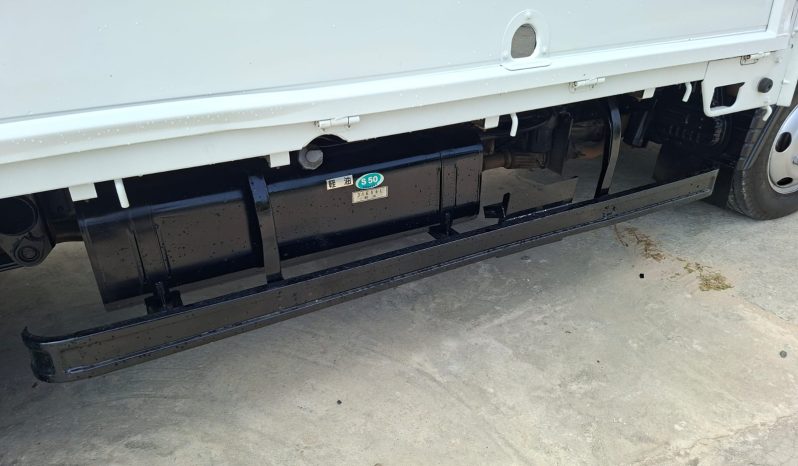 
								2004 MITSUBISHI TRUCK full									