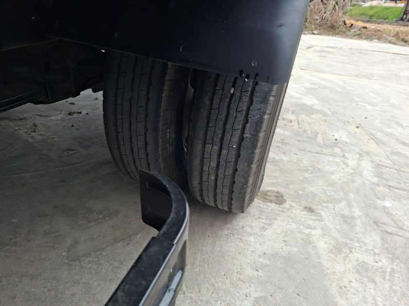 
								2004 MITSUBISHI TRUCK full									