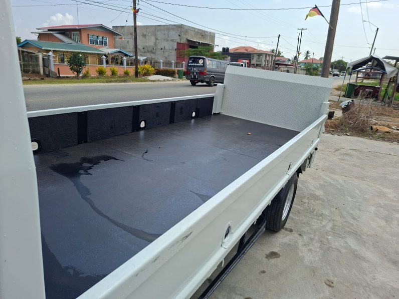 
								2004 MITSUBISHI TRUCK full									