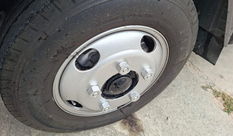 
								2004 MITSUBISHI TRUCK full									