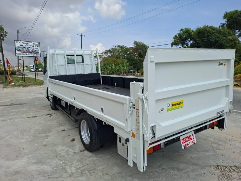 
								2004 MITSUBISHI TRUCK full									