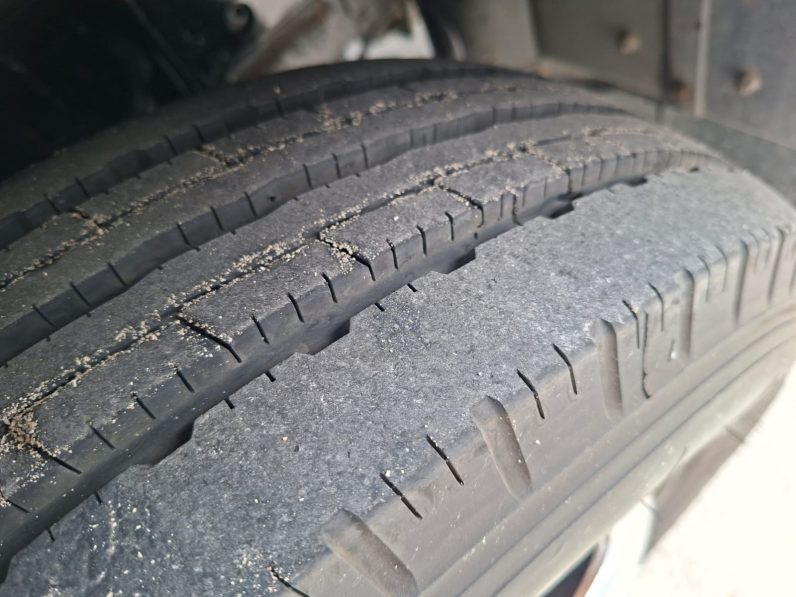 
								2004 MITSUBISHI TRUCK full									