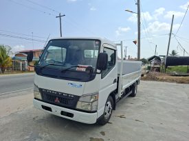 2004 MITSUBISHI TRUCK
