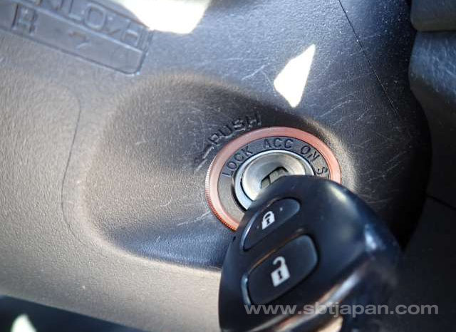 
								TOYOTA COROLLA FIELDER 2010 X HID LTD full									