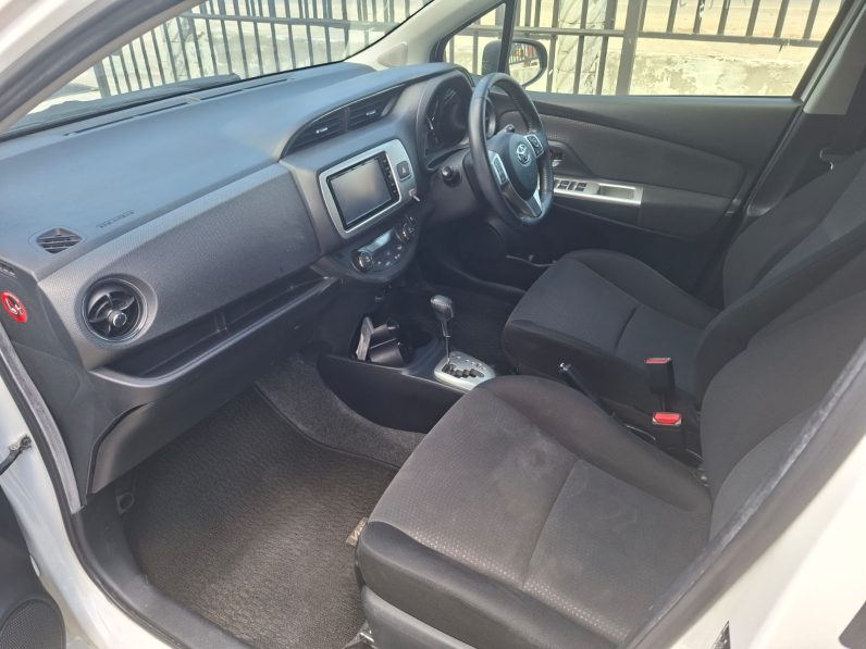 
								2015 TOYOTA VITZ full									