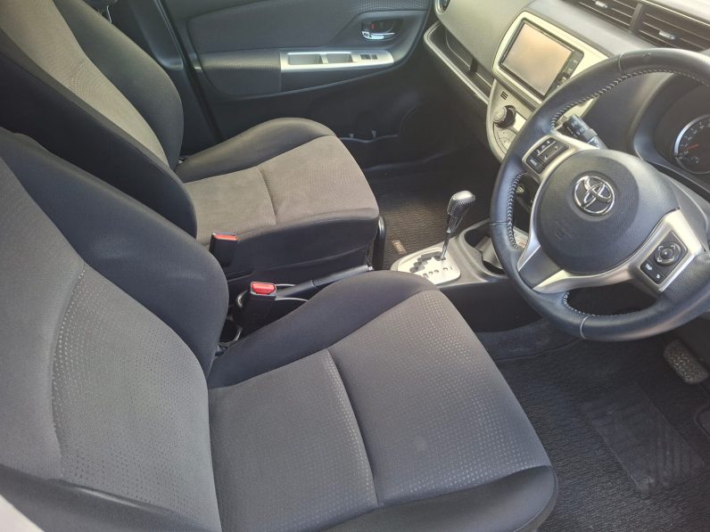 
								2015 TOYOTA VITZ full									