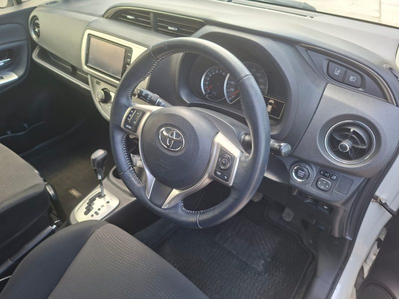 
								2015 TOYOTA VITZ full									