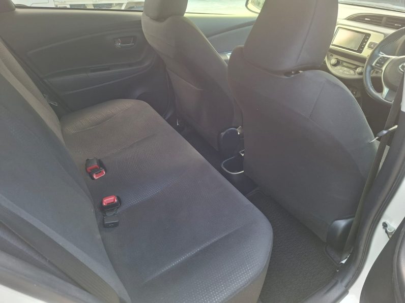 
								2015 TOYOTA VITZ full									