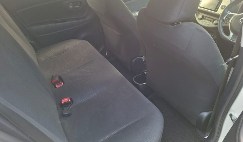 
								2015 TOYOTA VITZ full									