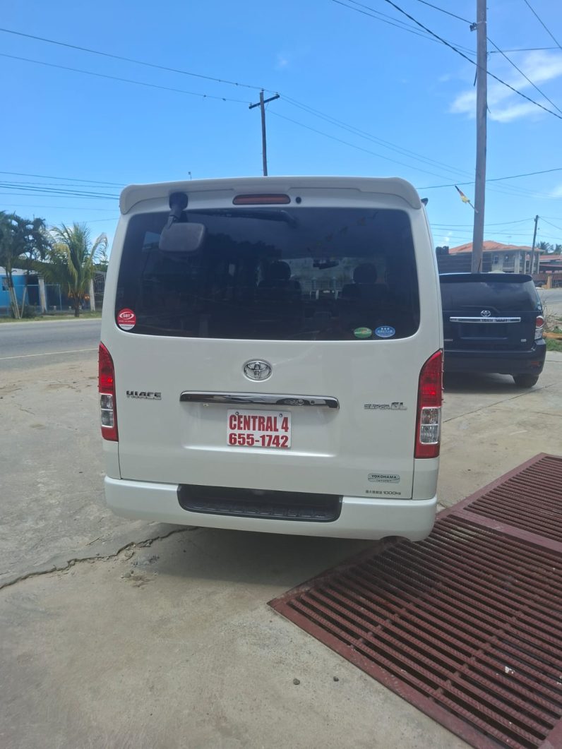 
								2017 Toyota Hiace Super GL full									