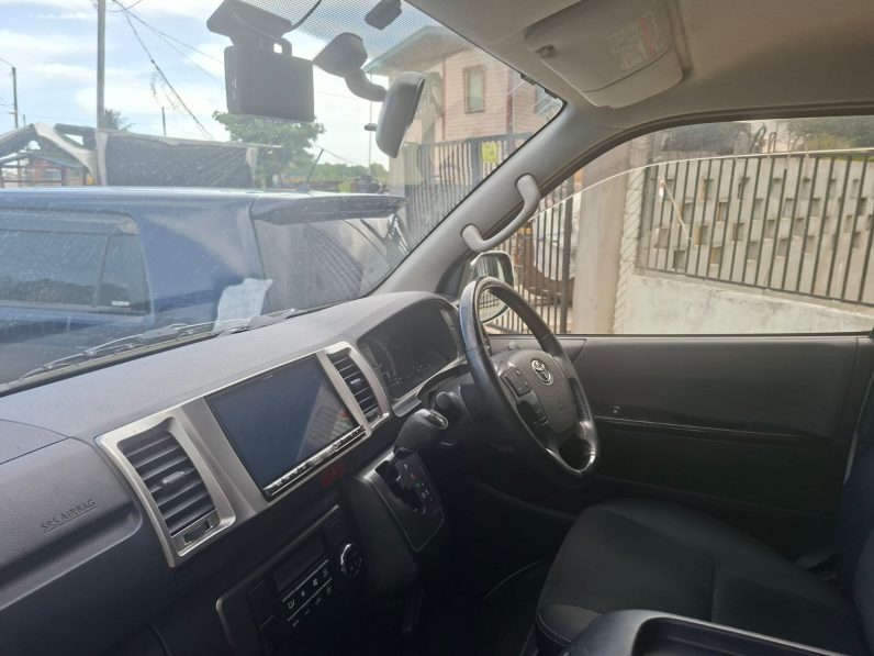 
								2017 Toyota Hiace Super GL full									