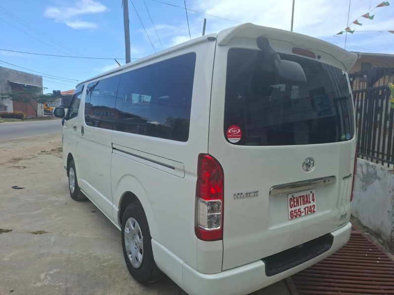
								2017 Toyota Hiace Super GL full									