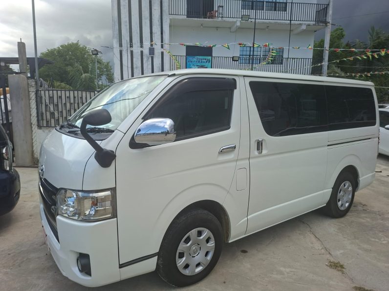 
								2017 Toyota Hiace Super GL full									