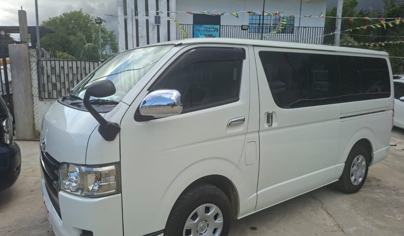 
								2017 Toyota Hiace Super GL full									