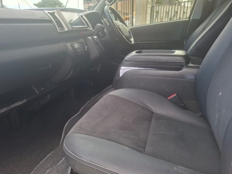 
								2017 Toyota Hiace Super GL full									