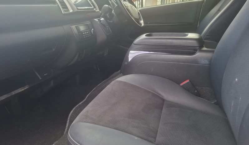 
								2017 Toyota Hiace Super GL full									