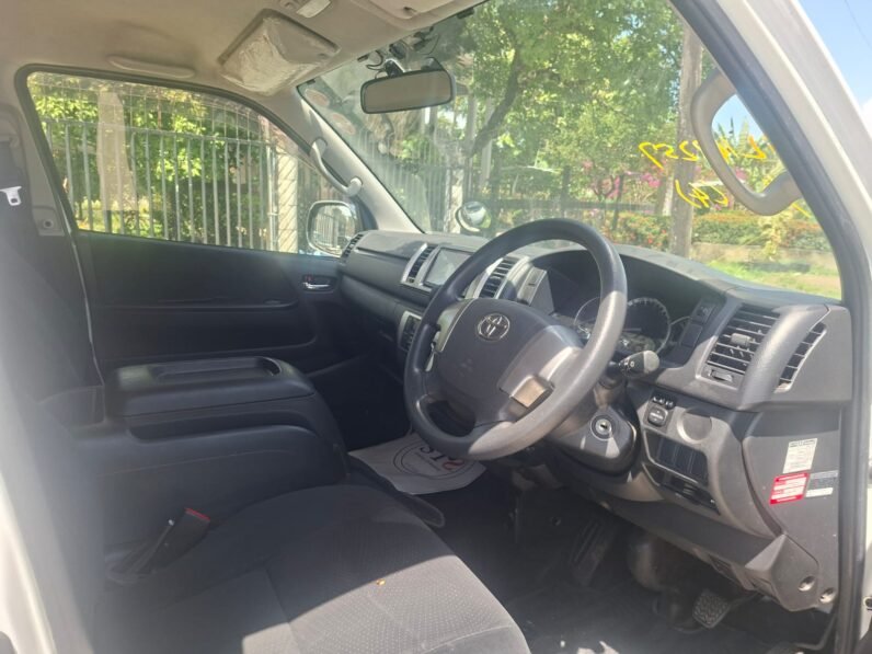 
TOYOTA HIACE VAN 2016 SUPER GL full									